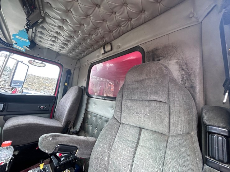 2016-western-star-4700-image-33