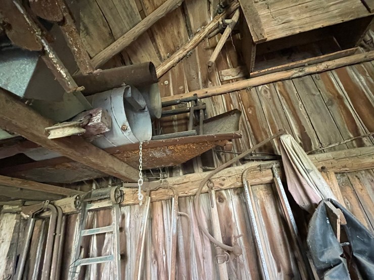 #2341-•-all-contents-in-rafters-image-16