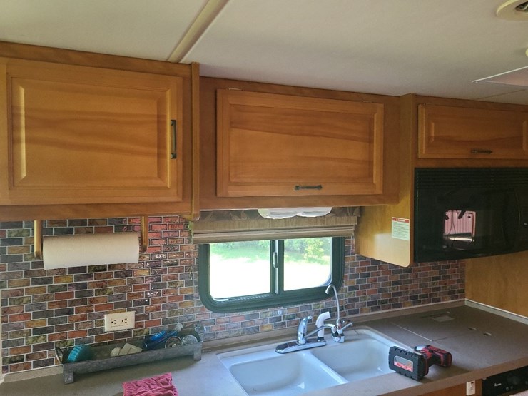2003-fleetwood-bounder-39z-class-a-motorhome-on-freightliner-chassis-image-22