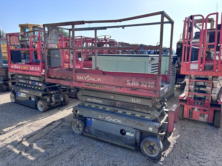 #39047-•-skyjack-sj1113219-scissor-lift-|-for-parts/repairs-image-2