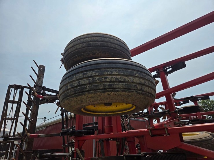 44'-sunflower-5055-44-field-cultivator-image-45