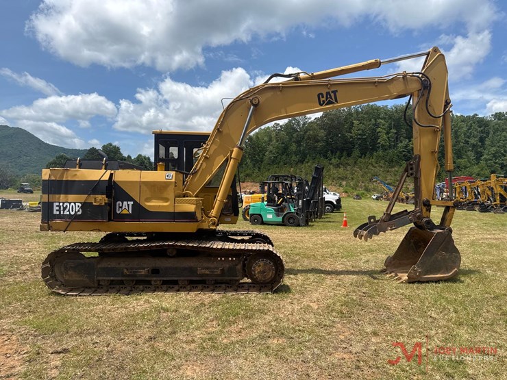 caterpillar-e120b-image-6