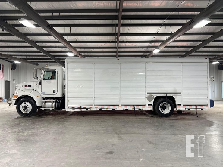 2015-peterbilt-337-image-5