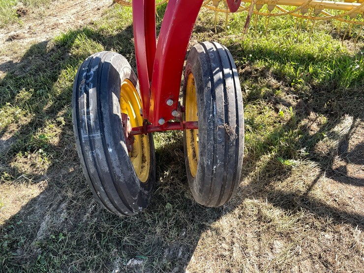new-holland-256-image-11