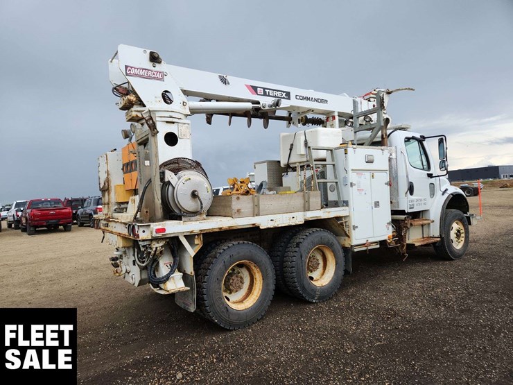 2011-freightliner-m2-106-image-4