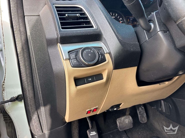 2016-ford-explorer-image-14