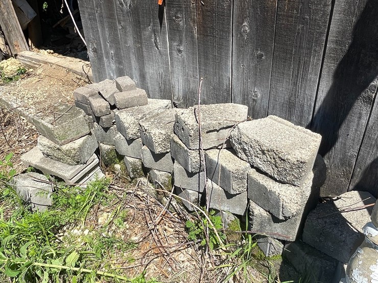 #3237-•-landscaping-bricks-image-1
