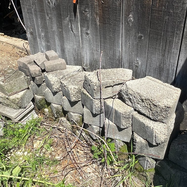 #3237 • Landscaping Bricks