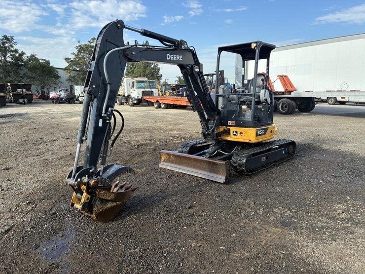 2023-deere-35g-image-1