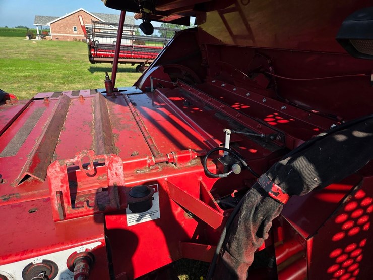 cih-2388-axial-flow-combine-image-15