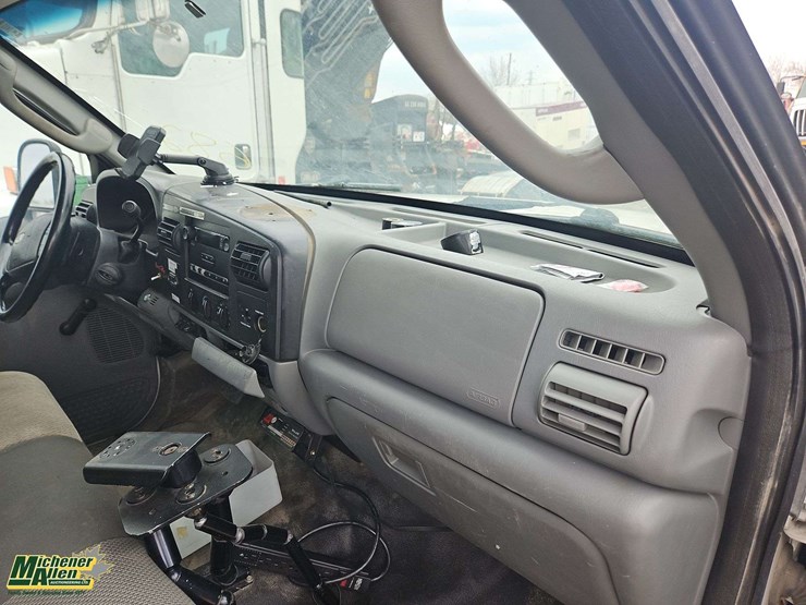 2006-ford-f550-image-13