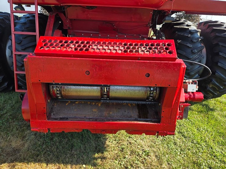 cih-2388-axial-flow-combine-image-5