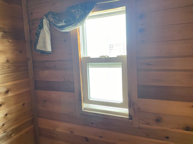 #5815-•-2012-ice-castle-ml-edition-ice-house/camper-(sells-with-paperwork-to-obtain-title)-image-46