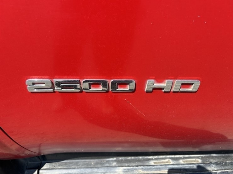 2010-chevrolet-silverado-2500-image-15