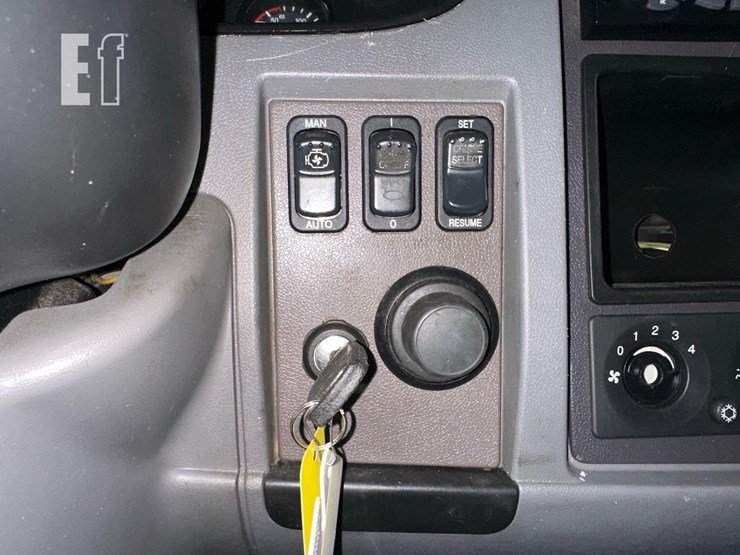 2015-peterbilt-337-image-22