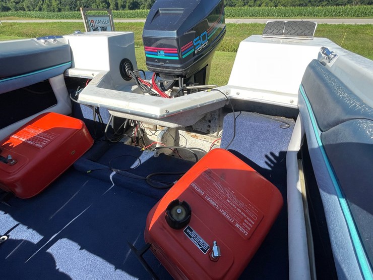 #1019-•-bayliner-capri-boat-on-escort-trailer-(no-title,-for-parts)-image-33
