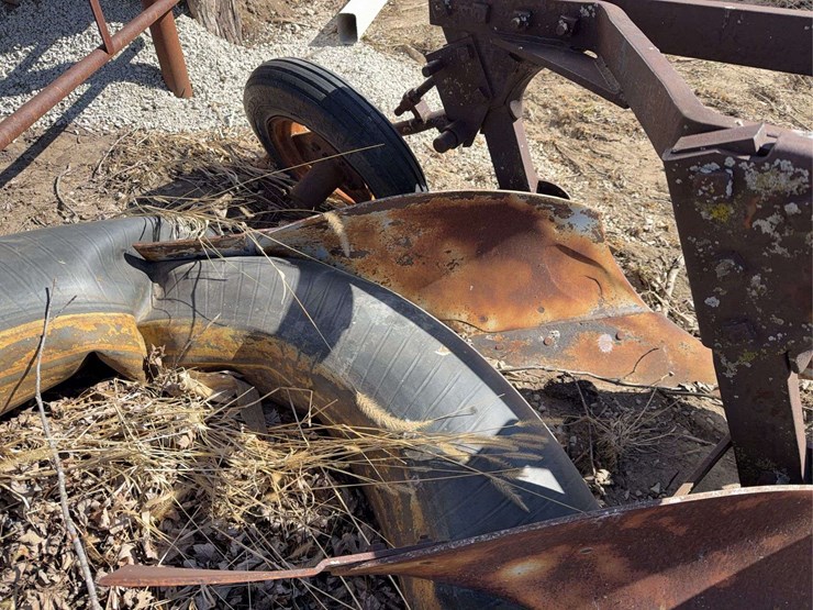 john-deere-pull-type-no.-44-two-bottom-plow-image-16