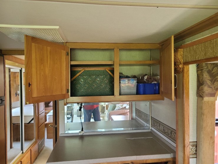 2003-fleetwood-bounder-39z-class-a-motorhome-on-freightliner-chassis-image-34