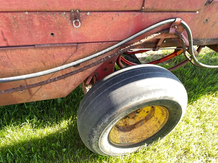 new-holland-315-image-28
