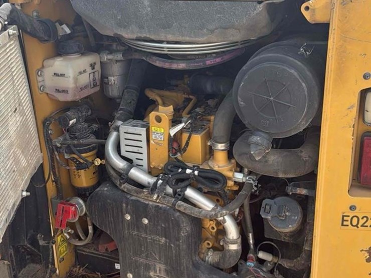 2021-caterpillar-236d3-image-24
