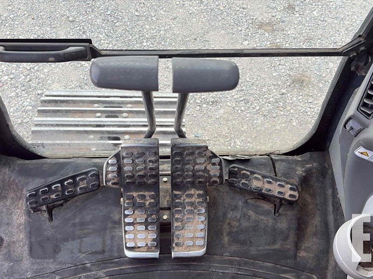 2013-deere-160g-lc-image-15