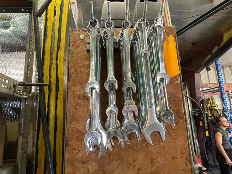 #4004-•-large-lot-of-various-size-wrenches-image-1