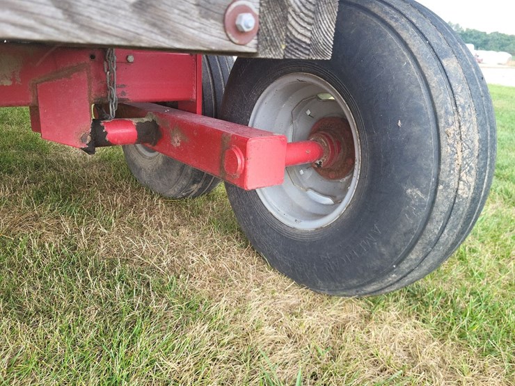 gehl-970-silage-wagon-w/gehl-tandem-axle-running-gear-image-32