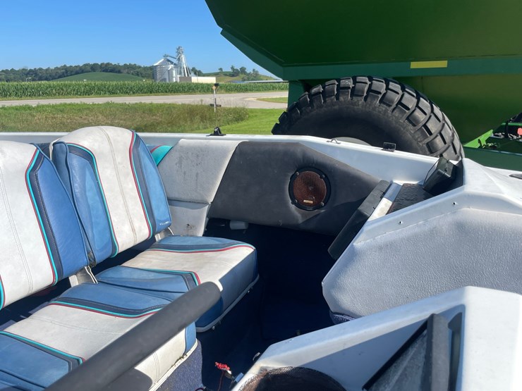 #1019-•-bayliner-capri-boat-on-escort-trailer-(no-title,-for-parts)-image-20