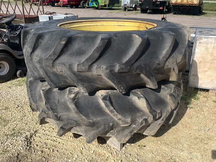 #2039-•-john-deere-tractor-duals-image-1
