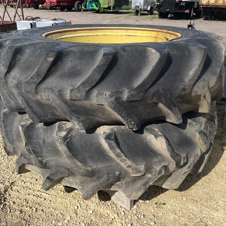 #2039 • John Deere Tractor Duals