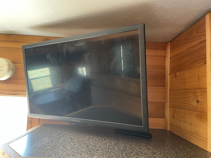 #5838-•-2013-ice-castle-ice-house-(sells-with-paperwork-to-obtain-title)-image-40