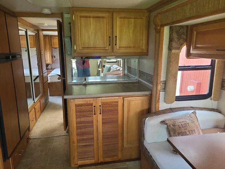 2003-fleetwood-bounder-39z-class-a-motorhome-on-freightliner-chassis-image-33