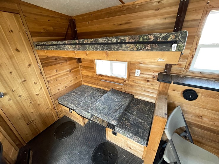 #5804-•-2015-ice-castle-toy-hauler-(sells-with-paperwork-to-obtain-title)-image-24