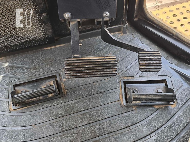 2018-caterpillar-d6t-lgp-image-16