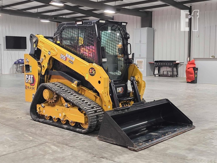 2025-caterpillar-255-image-2