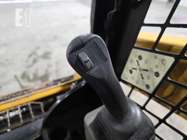 2021-caterpillar-239d3-image-17