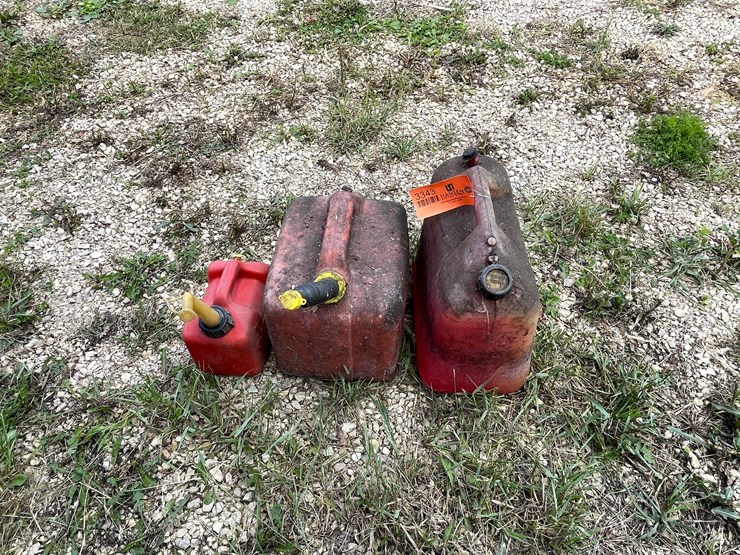 #3343-•-(3)-poly-gas-cans-image-1