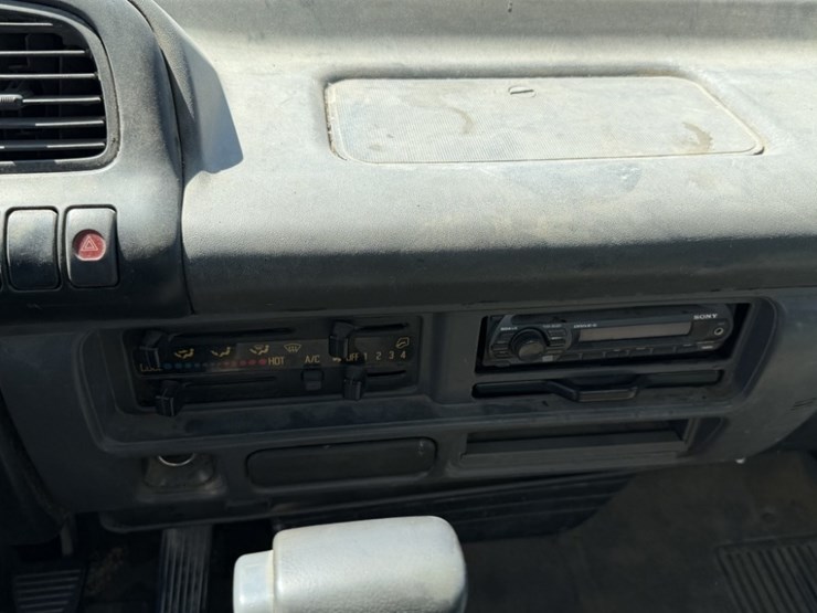 2001-gmc-w3500-image-33