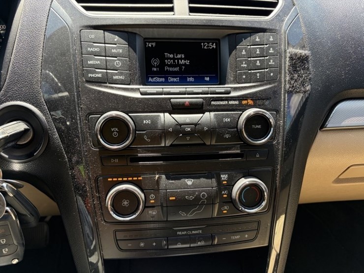 2017-ford-explorer-image-30