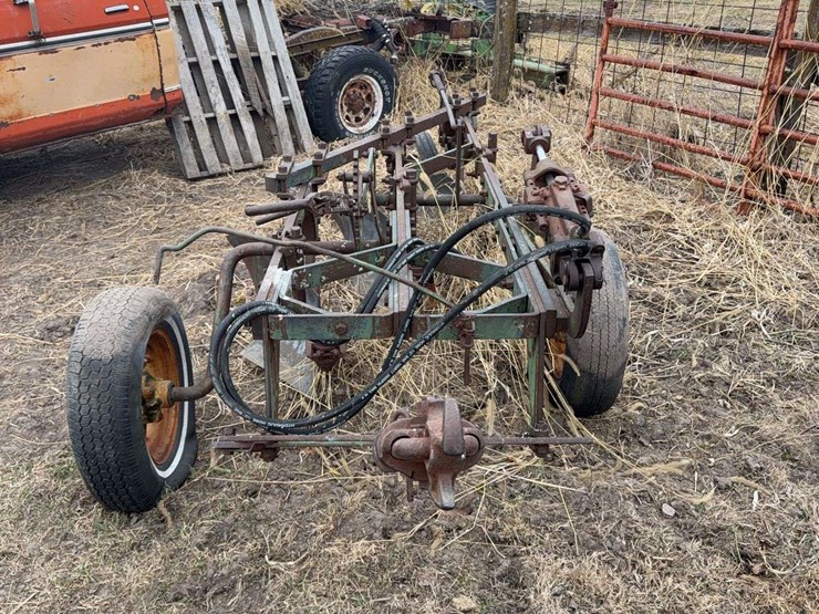 john-deere-pull-type-three-bottom-plow.-image-8