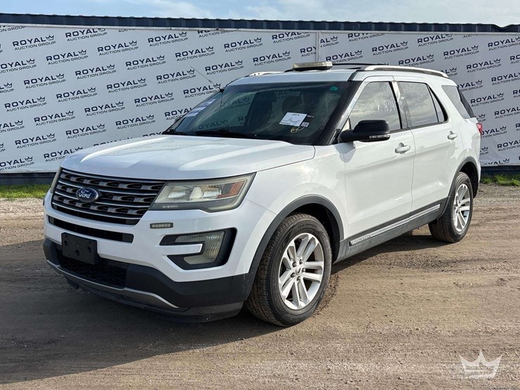 2016-ford-explorer-image-1