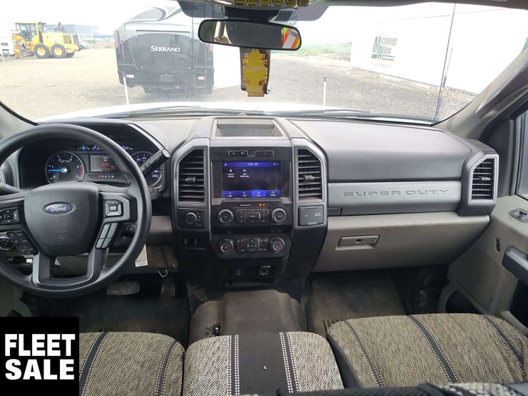 2021-ford-f550-image-25
