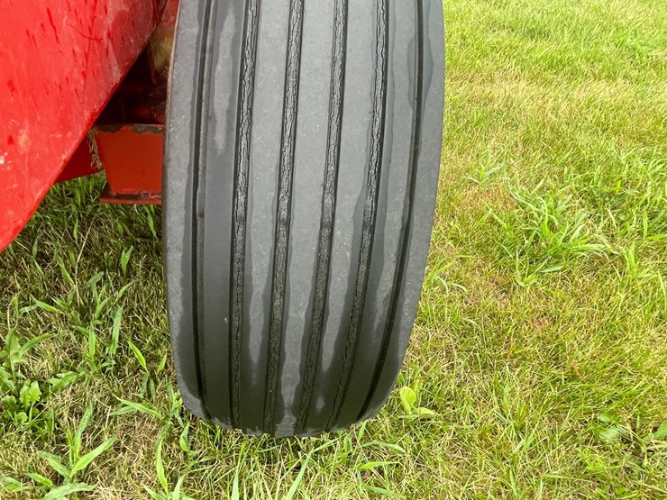 new-holland-570-image-31