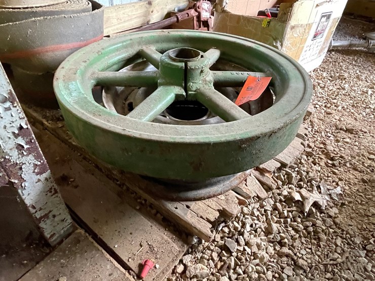 #3354-•-vintage-john-deere-belt-pulley-image-1