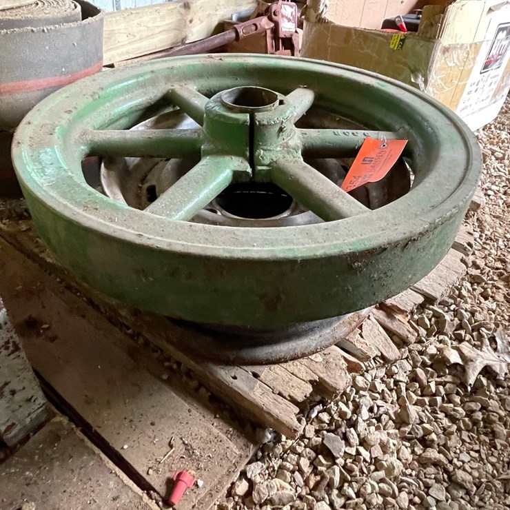 #3354 • Vintage John Deere Belt Pulley
