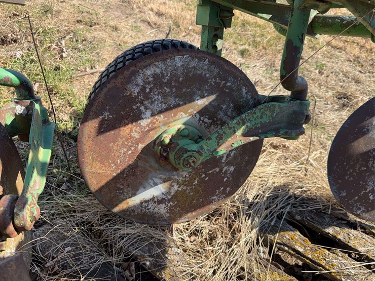 john-deere-no.-44-three-point-three-bottom-plow-image-13