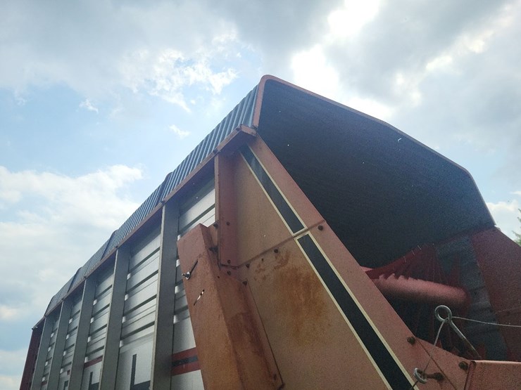 gehl-970-silage-wagon-w/gehl-tandem-axle-running-gear-image-46