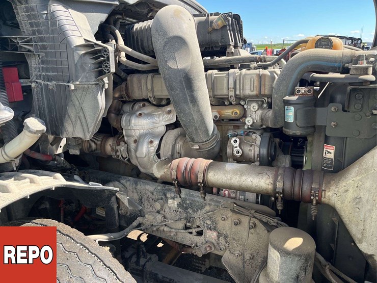 2021-freightliner-cascadia-t/a-sleeper-tractor-image-16