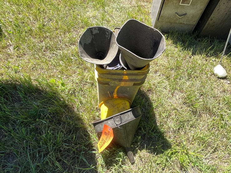 #3306-•-assortment-of-metal-and-plastic-funnels-image-2
