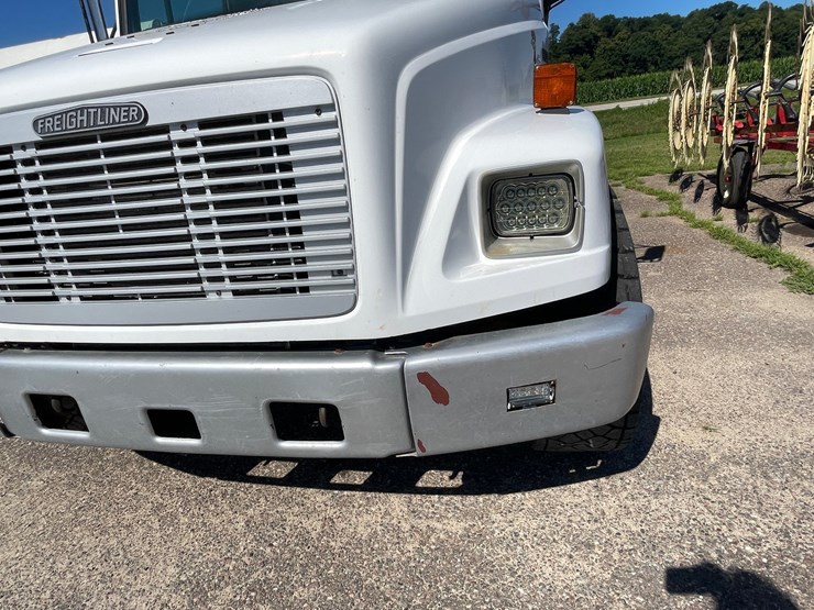1995-freightliner-fl80-image-39